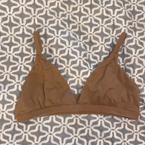 SKIMS nude Fits Everybody Crossover Bralette